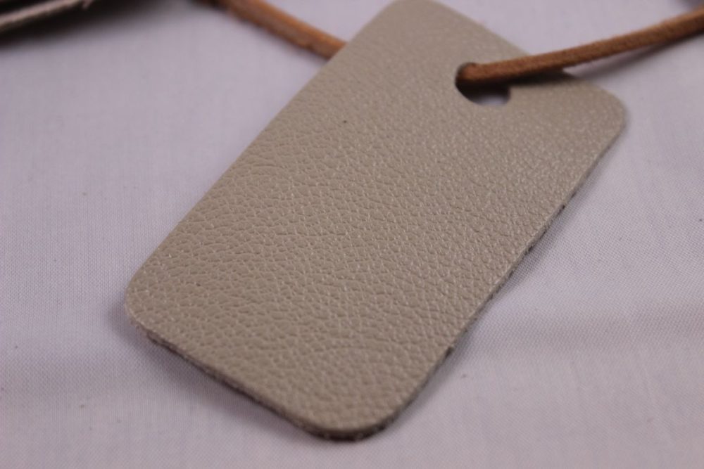 Pella®  GrainSoft Creme