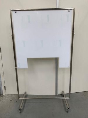 Verrijdbaar protectiescherm, met onderbalk en beenuitsparing